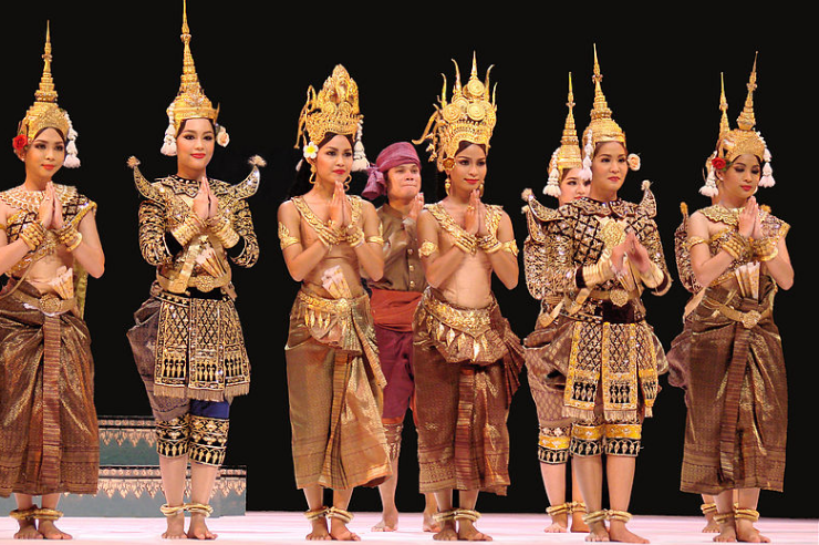 Enjoy a performance of classic Laotian music and dance